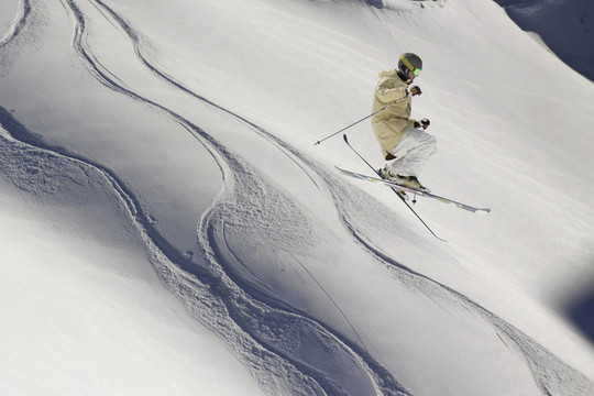 飛山上滑雪