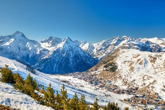 法國(guó)阿爾卑斯山滑雪場(chǎng)