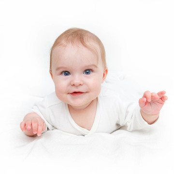 可愛(ài)的爬行的嬰兒