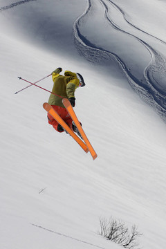 飛山上滑雪