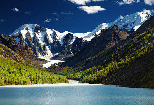 山上的湖