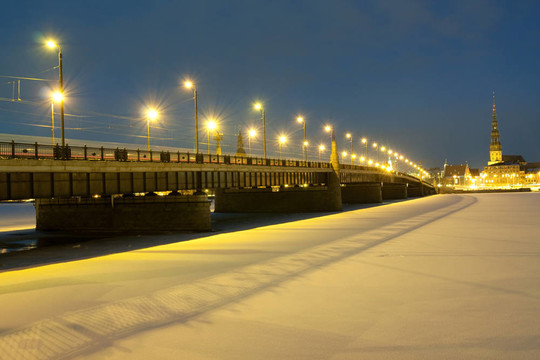 河上的橋
