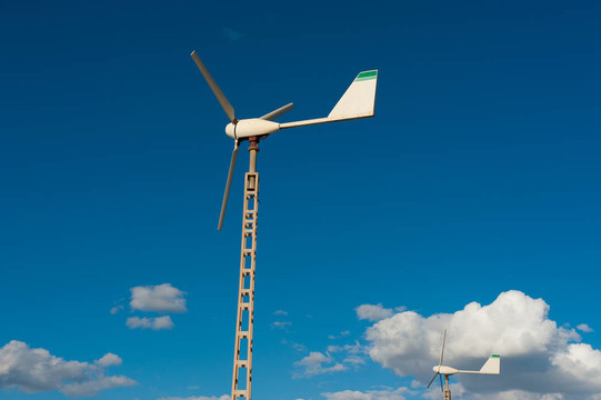 小型家用風(fēng)力發(fā)電機(jī)