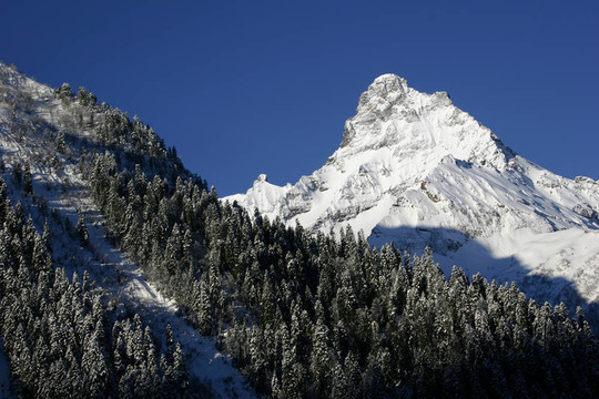 高加索山脈山區(qū)滑雪勝地