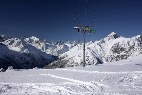 冬季雪山滑雪旅游勝地；高加索；俄羅斯
