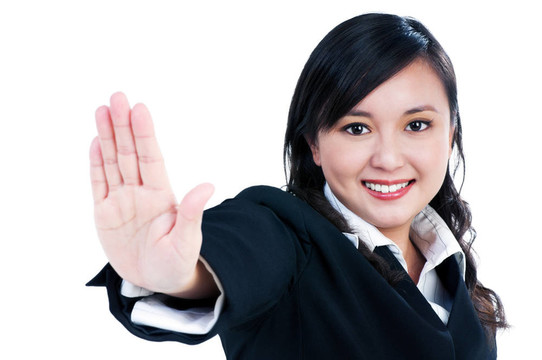 快樂的年輕商人指示停車標(biāo)志