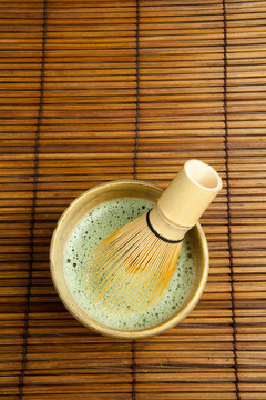 在綠茶竹拂