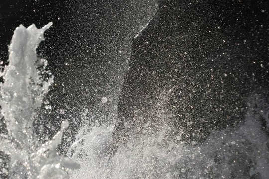 水