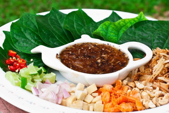 泰國(guó)的美食叫Miang kham