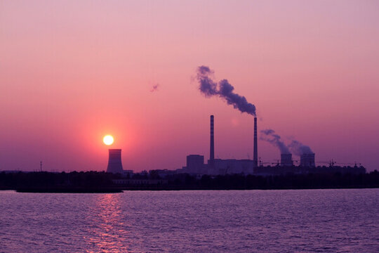 火力發(fā)電廠 熱電廠 煙囪 夕陽
