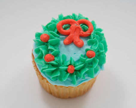 Vanilla cupcake綠色，藍(lán)色和橙色的冰