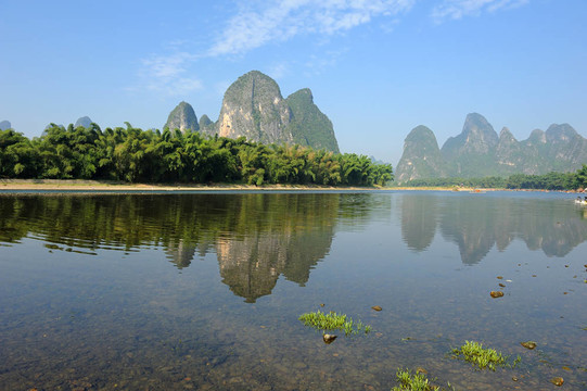 在陽(yáng)朔桂林美麗的喀斯特景觀(guān)；中國(guó)
