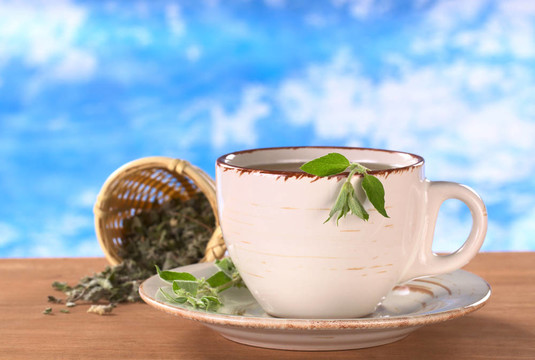 從秘魯藥草稱為Muna準(zhǔn)備的草藥茶（lat. Minthostachys stetosa），主要用于
