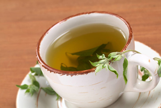 從秘魯藥草稱為Muna準(zhǔn)備的草藥茶（lat. Minthostachys stetosa），主要用于