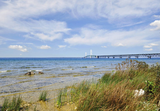介紹湖岸邊