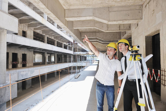建筑工地上的建筑師團隊