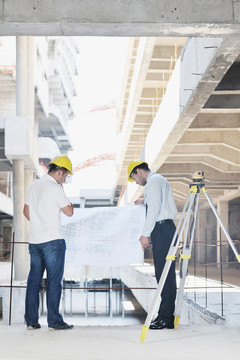 建筑工地上的建筑師團隊