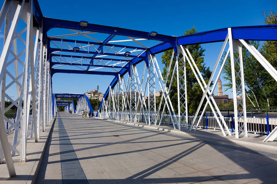 Pilar的金屬橋；Zaragoza；Aragon；西班牙