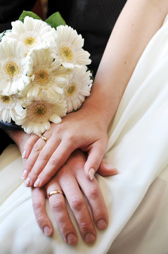 結(jié)婚戒指和鮮花
