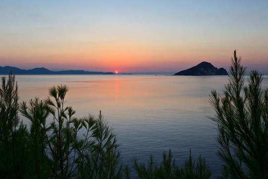 海上日出