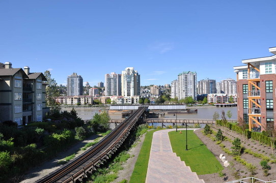 列車與建筑合并