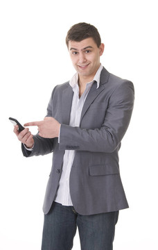 年輕的休閑男子與電話