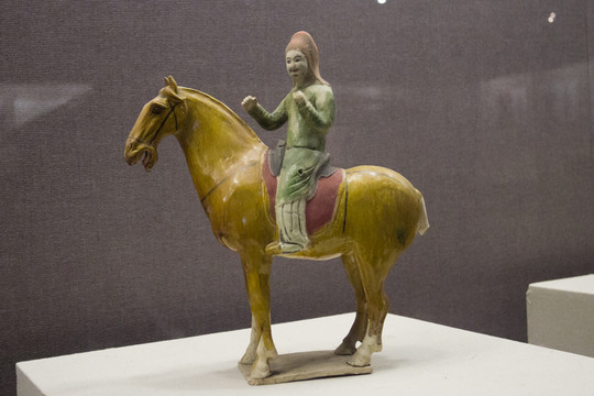 三彩綠衣騎馬俑