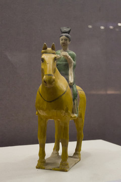 三彩綠衣騎馬俑