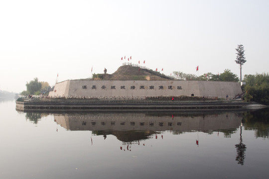 漢長(zhǎng)安城城墻東南角遺址
