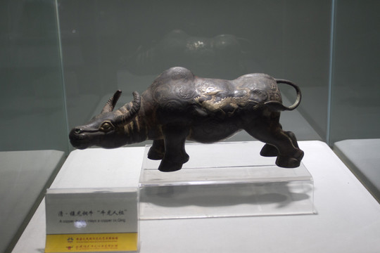 鑲龍銅牛