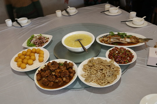 美食一桌菜