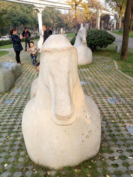 雕塑馬
