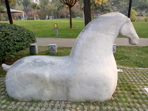 雕像馬