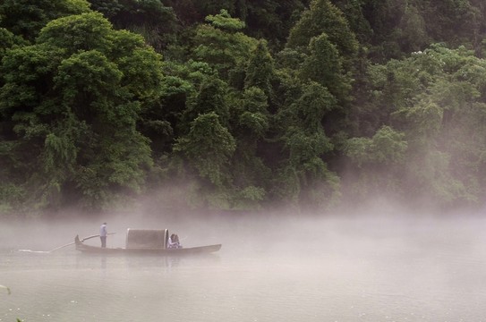 霧漫小東江