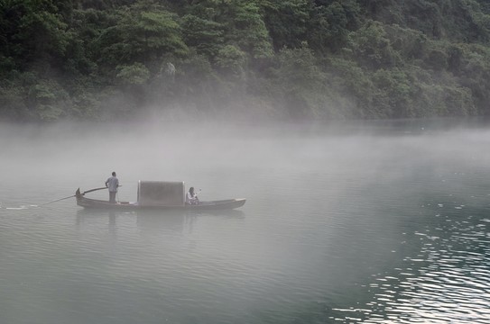 霧漫小東江
