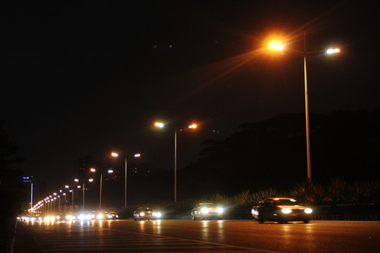 夜晚馬路車流
