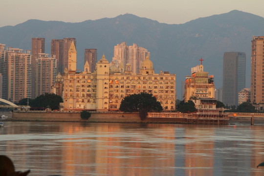 遠(yuǎn)眺中洲島