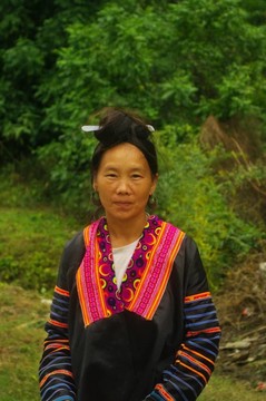 一個(gè)苗族在AR的女人肖像