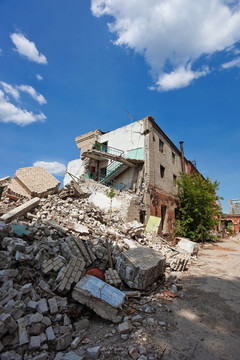 被摧毀建筑物；可作為拆遷；地震；炸彈；恐怖襲擊或自然災(zāi)害。