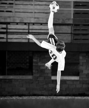 足球運(yùn)動(dòng)員