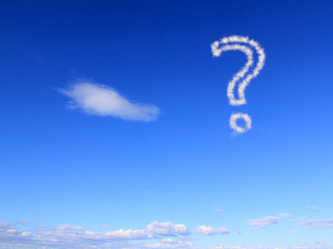 問(wèn)號(hào)標(biāo)志在天空中的云