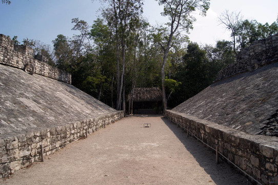 法院