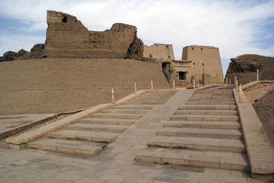 去寺廟的路