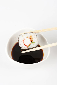 把美味的壽司醬油