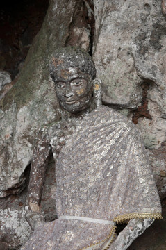 在雅拉寺石窟古代佛像；泰國