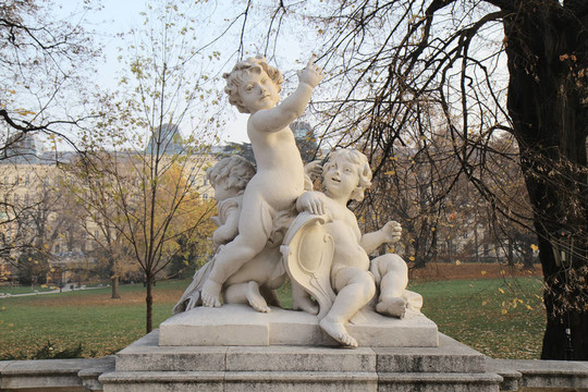 公園雕塑；兒童形象；形象設(shè)計(jì)。維也納；奧地利