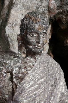 在雅拉寺石窟古代佛像；泰國