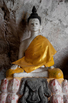 在雅拉寺石窟古代佛像；泰國