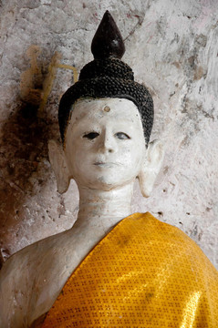 在雅拉寺石窟古代佛像；泰國