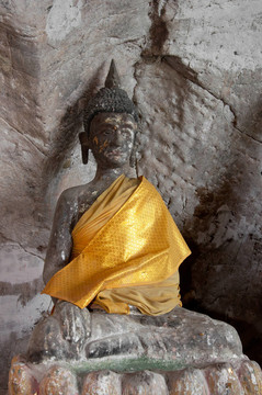 在雅拉寺石窟古代佛像；泰國